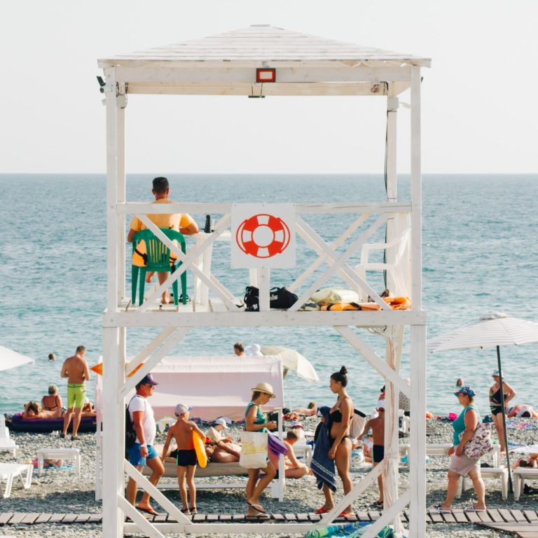 people-near-beach-with-lifeguard-gazebo-799882 (1)