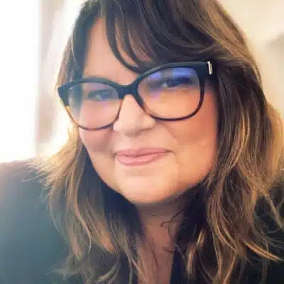 Podcast - Comment travailler autrement ? Entretien avec Emilie, CEO qui libère l'entreprise !