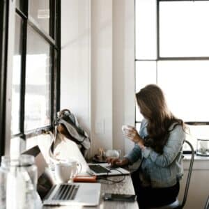 Reconversion : se lancer comme entrepreneur, le guide complet andrew-neel-QLqNalPe0RA-unsplash